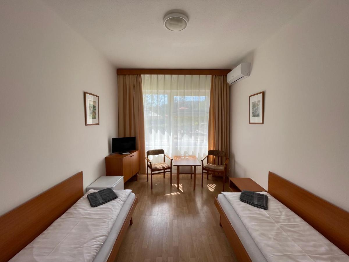 Hello Balcsi Apartmanhaz ティハニ エクステリア 写真