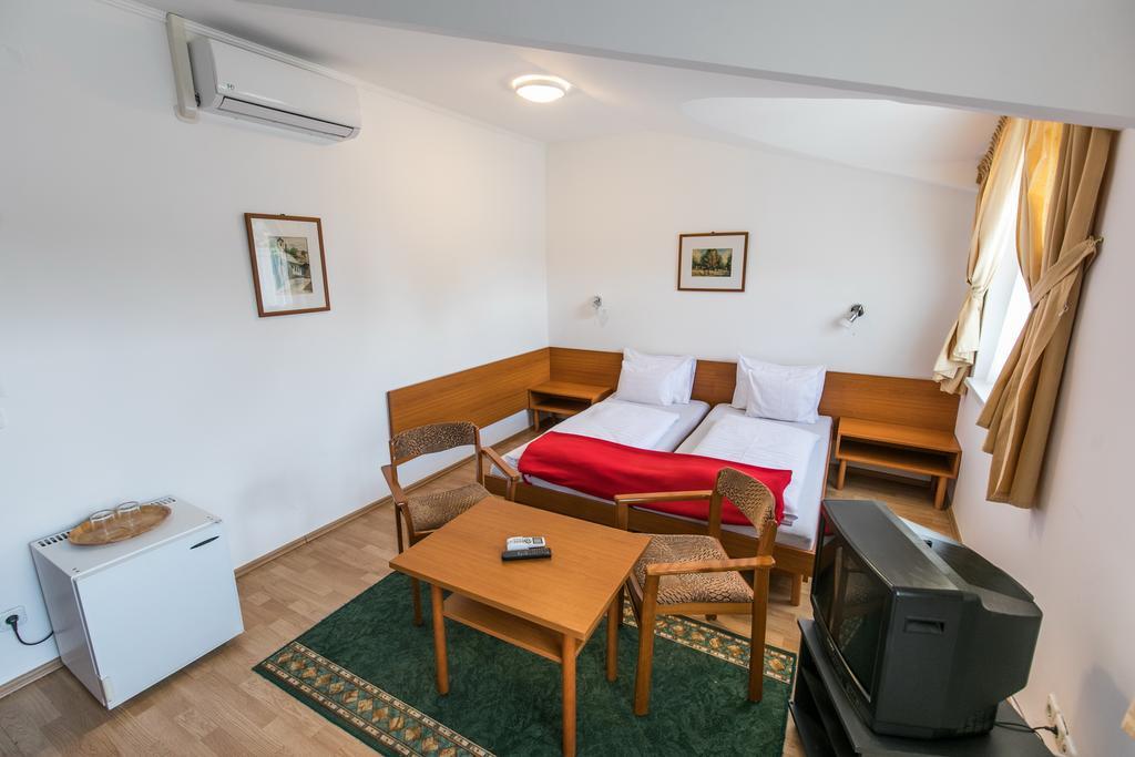 Hello Balcsi Apartmanhaz ティハニ エクステリア 写真
